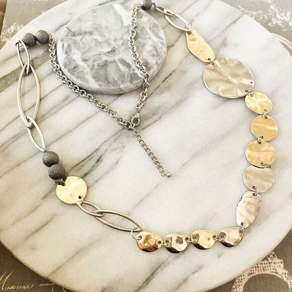 Hammered Two Tone Metal Necklace Gold Silver Glam Statement Contemporary - Picture 1 of 4